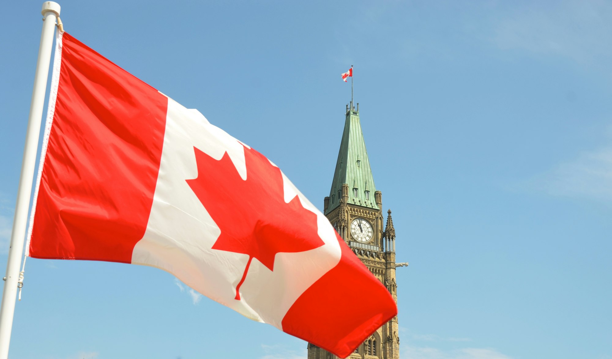 Naviguer dans le paysage numérique du Canada en 2025 : Menaces, libertés et l'impératif de la protection de la vie privée