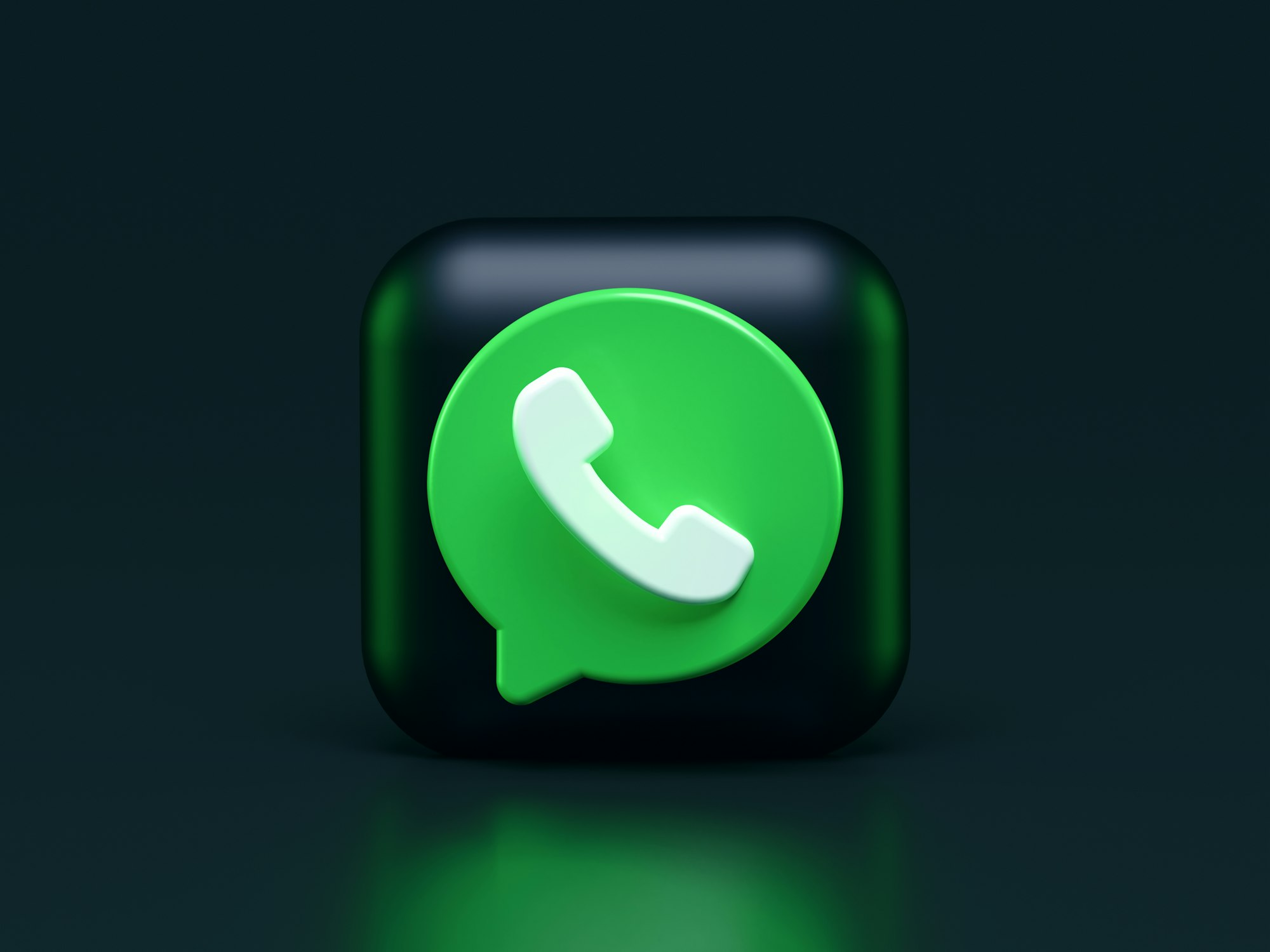 Meta's Encryption Moves: Fortifying Privacy on Facebook Chat and WhatsApp